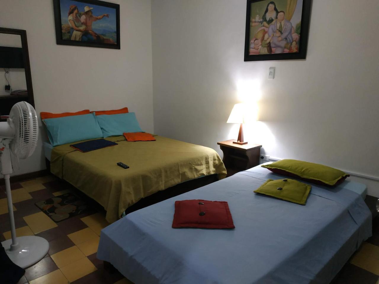 Los Andes Hostel เมเดยิน ภายนอก รูปภาพ