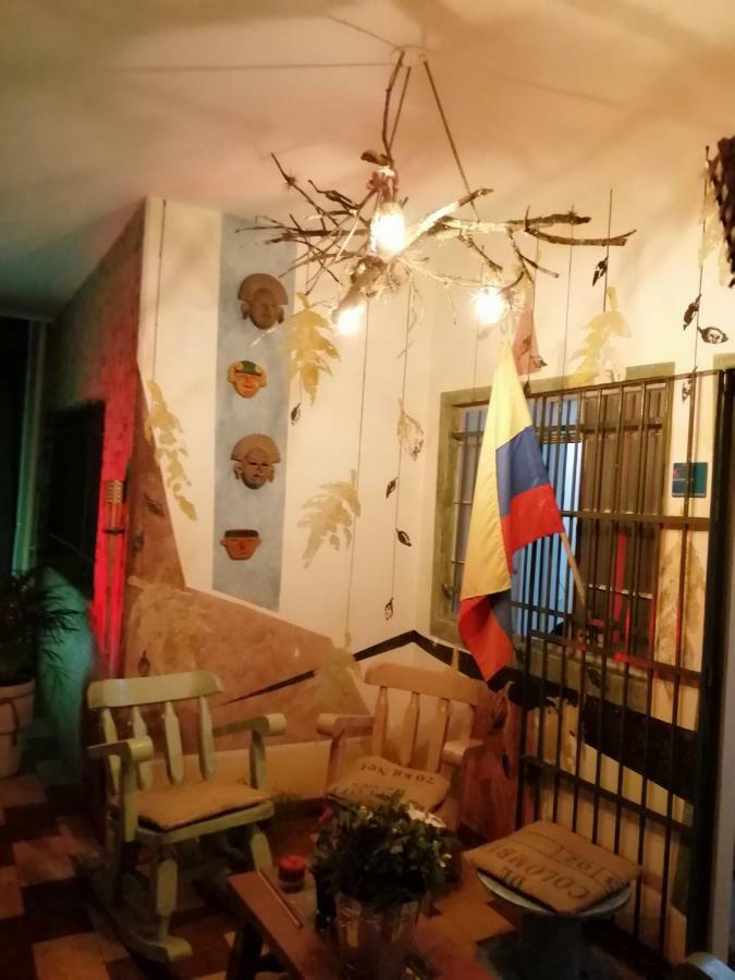 Los Andes Hostel เมเดยิน ภายนอก รูปภาพ